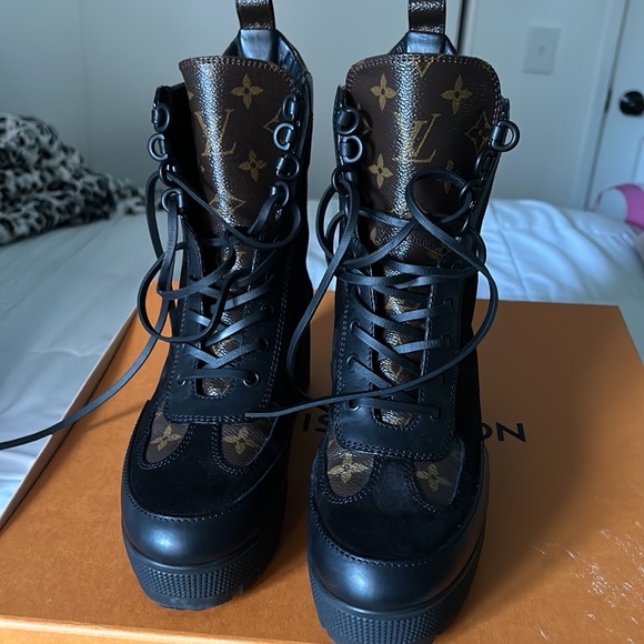 Laureate Platform Desert Boot - Picture 3 of 11